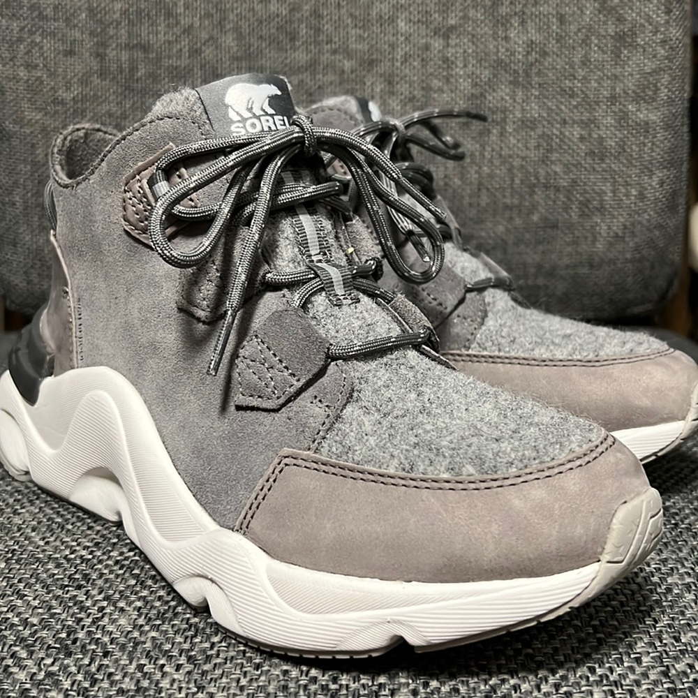 Women’s NEW Sorel Kinetic Caribou Shoe, Sz 7.5